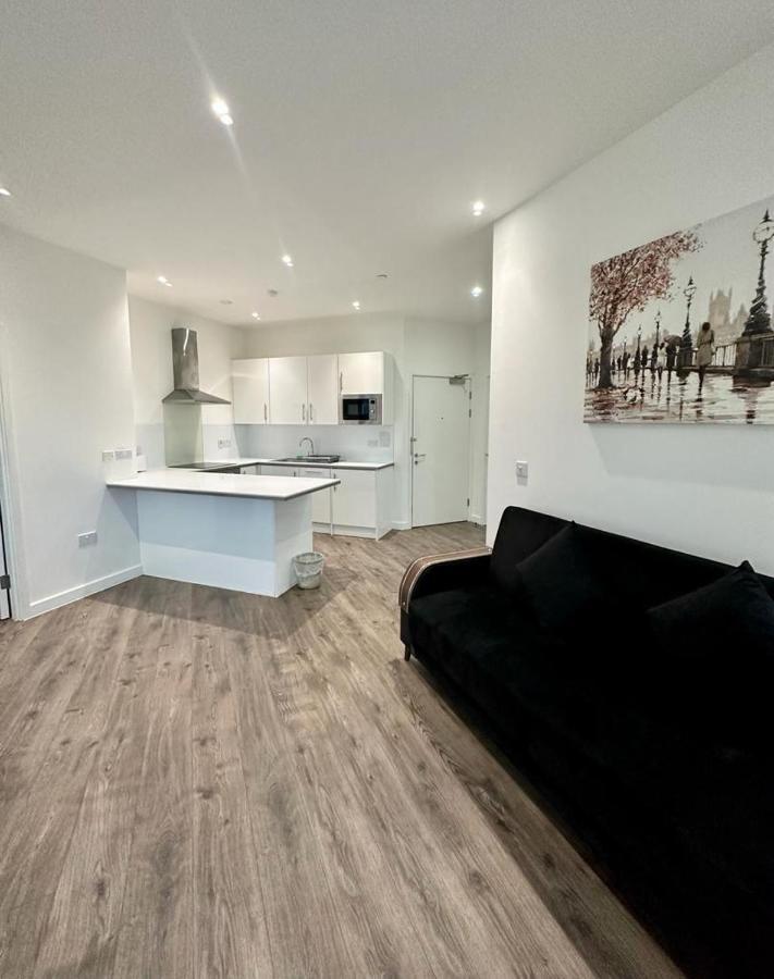 Alarabi Apartments-Two Bedrooms Apartment Croydon Exterior foto